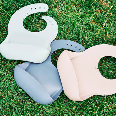 Roll-Up Silicone Baby Bib – Food-Grade Soft Waterproof Bib for BLW