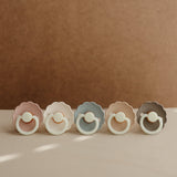 FRIGG Daisy Night Glow Silicone Pacifier – SilkySoft™ Glow-in-the-Dark Pacifier