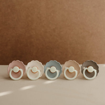 FRIGG Daisy Night Glow Silicone Pacifier – SilkySoft™ Glow-in-the-Dark Pacifier