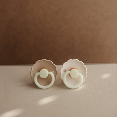 FRIGG Daisy Night Glow Silicone Pacifier – SilkySoft™ Glow-in-the-Dark Pacifier