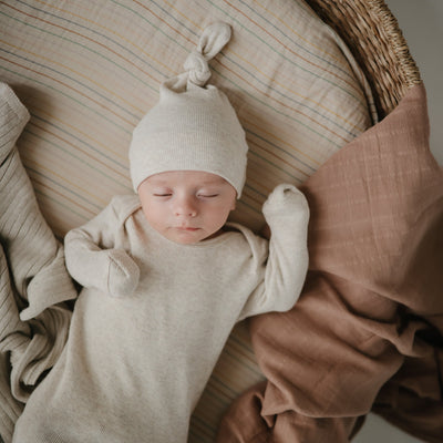 Mushie Organic Cotton Ribbed Baby Beanie – Newborn Knot Hat (0–3 Months)