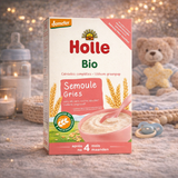 Holle Bio Semoule Gries baby food packaging with a cozy background